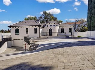 5522 Woodlake Ave, Woodland Hills, CA 91367