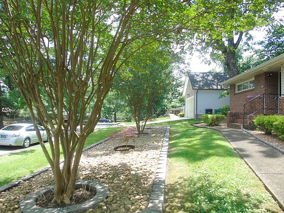 2nd image of 833 Belvoir Ter