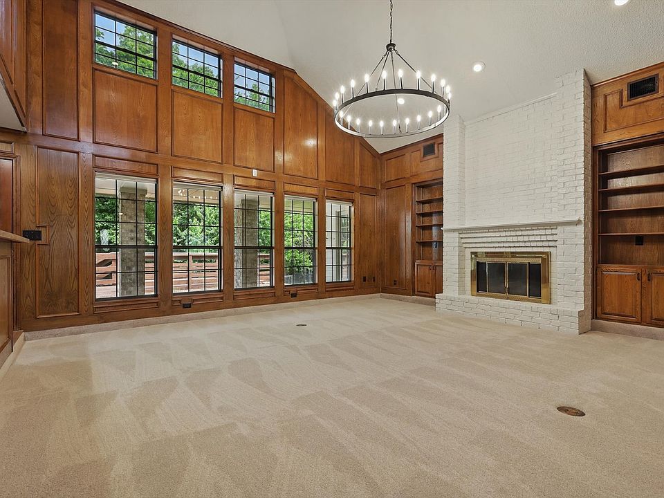 Soak in the sunshine through these gorgeous windows. This living room is made for making memories