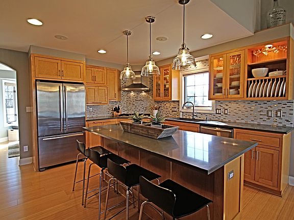 2nd image of W233N7735 Chestnut Ct