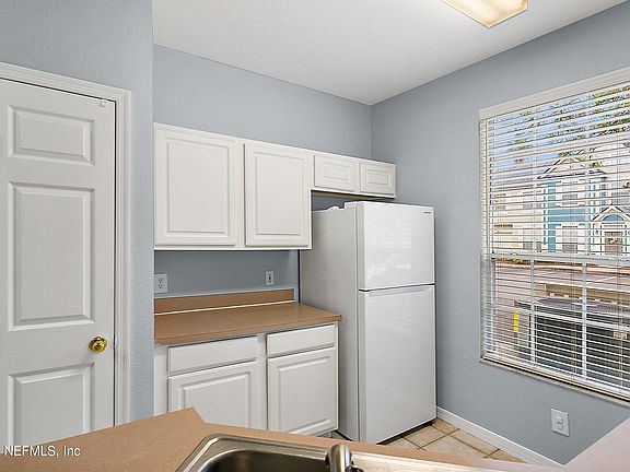 4th image of 13700 RICHMOND PARK Drive N #901