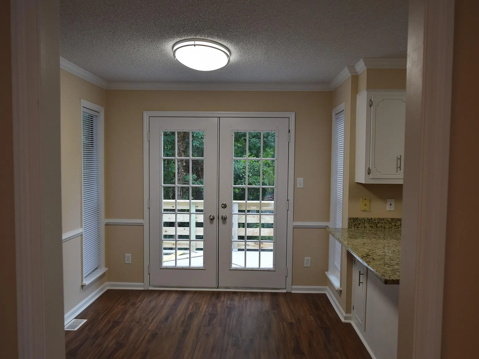 4 bed, 2.5 bath, 1906 sqft, $2,050 — Photo 2