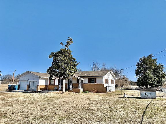 4th image of 604 N Post Rd
