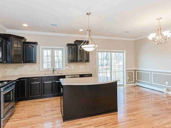 3rd image of 19 Ashley Ct