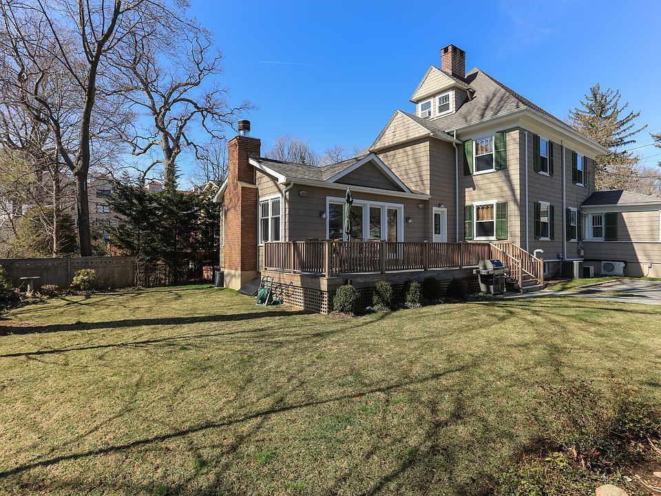 2nd image of 84 Chatsworth Ave