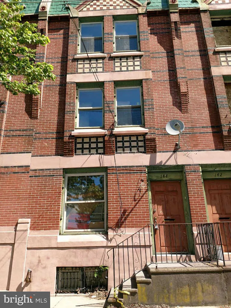 144 W Hanover St photo 1