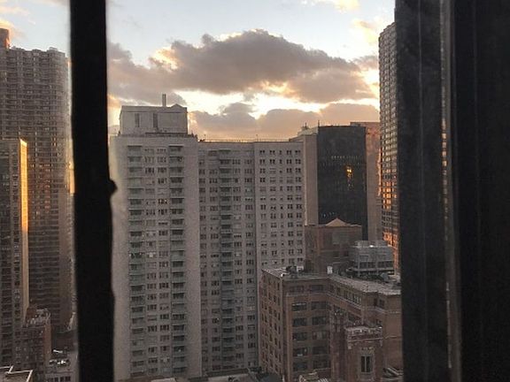 4th image of 312 E 42nd St #2511