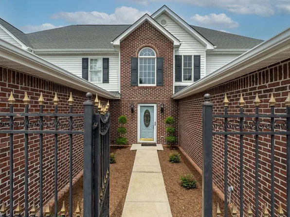 339 Pinehurst Ct, Abingdon, VA 24211