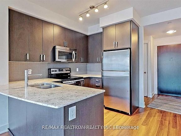 3rd image of 7608 Yonge St #403