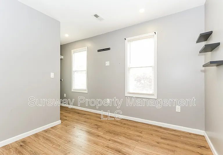 300 Darcy Ave #B — Photo 9