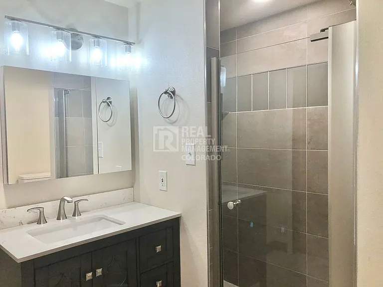 752 Oxford Ln — Photo 23
