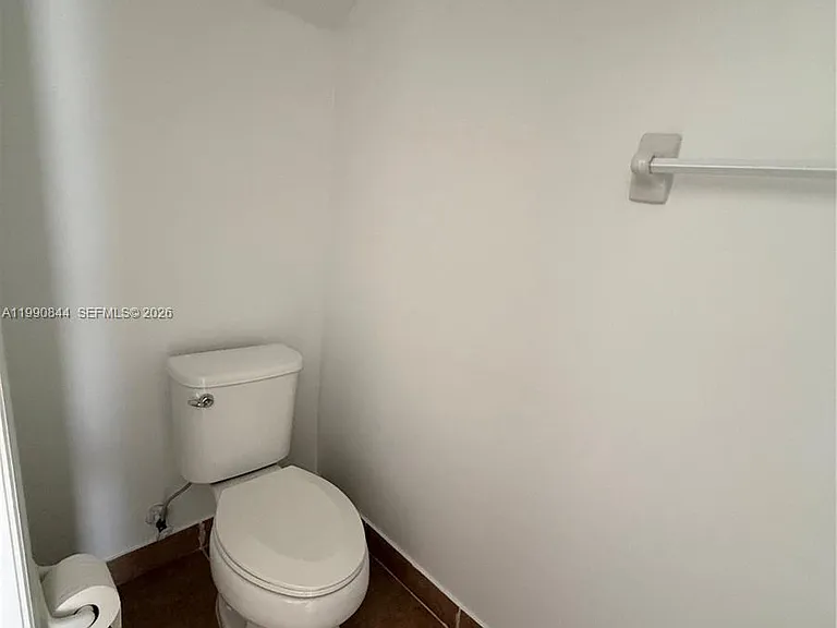134 SE 28th Ter #6 — Photo 20