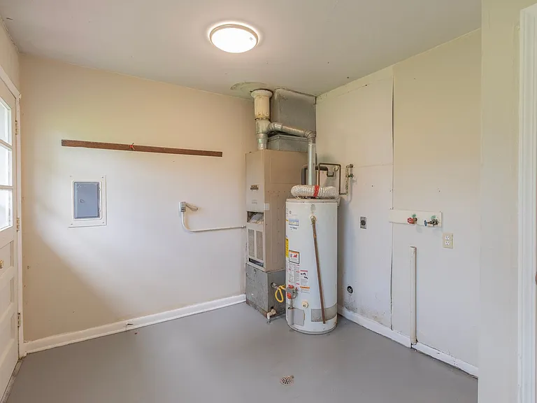 3711 Weymeyer Dr — Photo 15