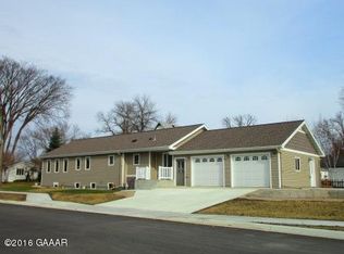 210 Oregon Ave, Morris, MN 56267