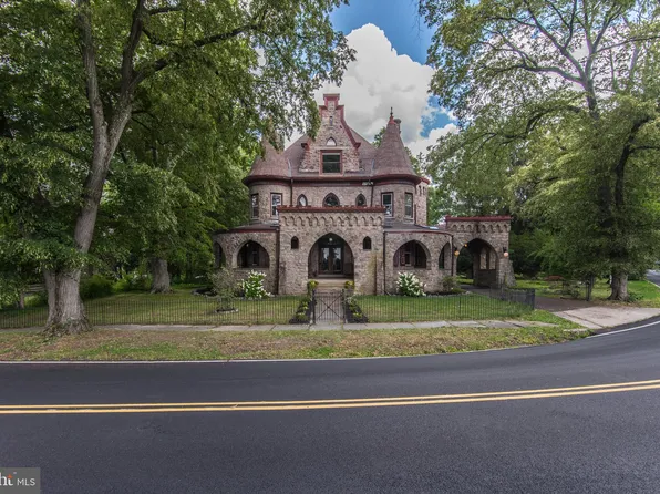 8 Lindenwold Ter, Ambler, PA 19002