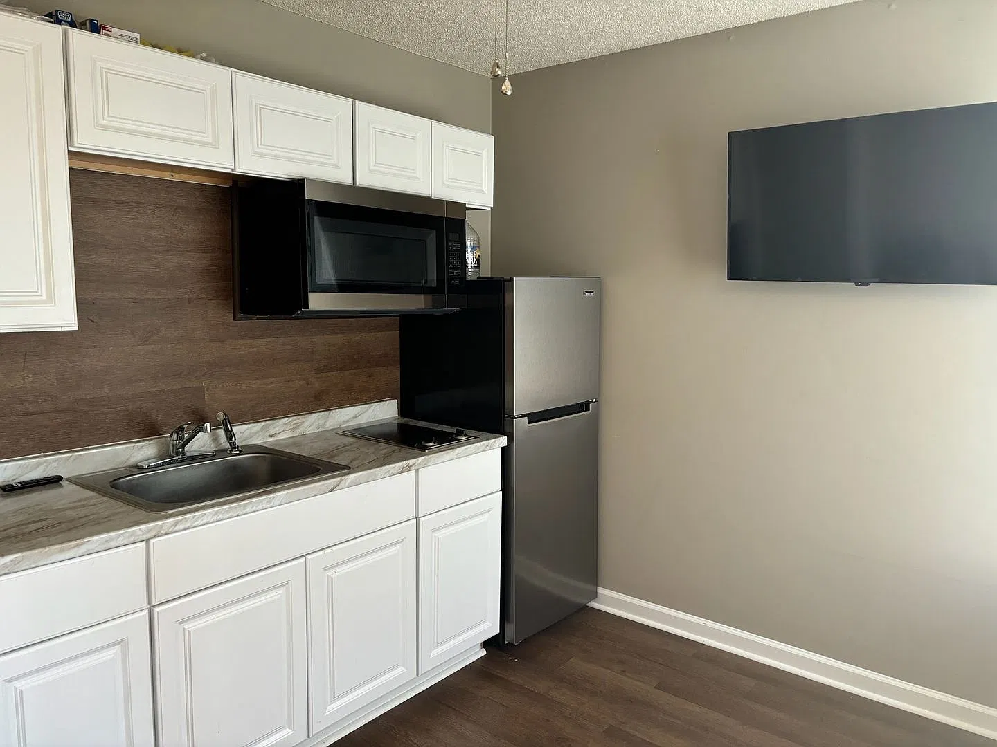 100 Waterford 1 BR 1 BA — Photo 3