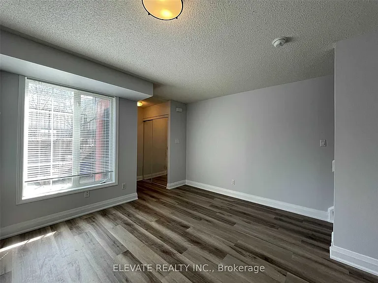 68 Douro St #111 — Photo 7