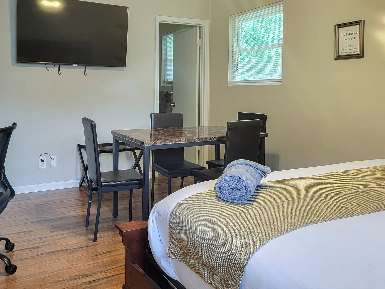 4 bed, 3.0 bath, 1218 sqft, $1,070 — Photo 2