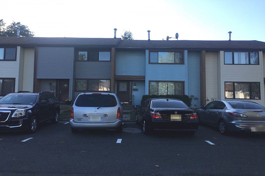 1st image of 215 Canterbury Ct