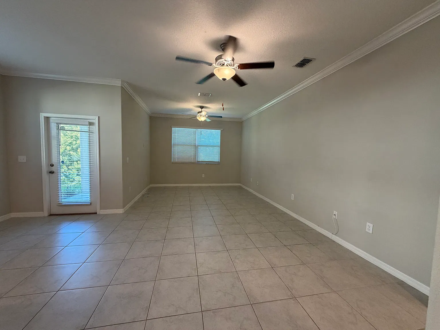 3 bed, 2.5 bath, 1824 sqft, $2,000 — Photo 4