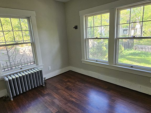 5th image of 2342 Bourne Ave