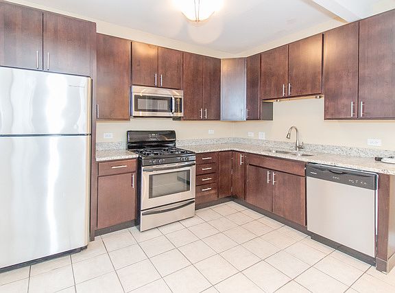 2nd image of 3446 N Damen Ave
