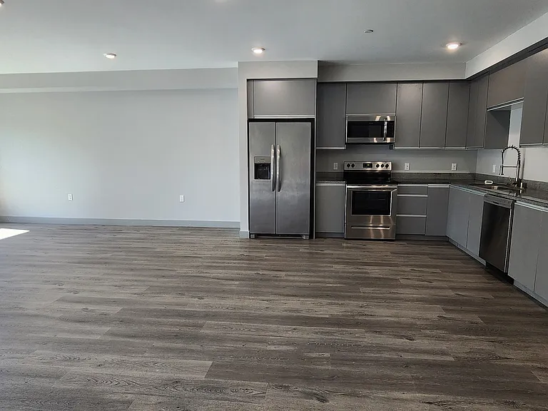 7040 Woodman Ave #204 — Photo 5