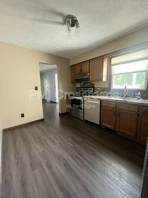 2 bed, 2.0 bath, 1332 sqft, $1,525 — Photo 3