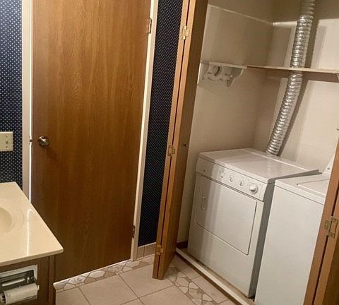 2nd image of 5080 Old Oak Trl Unit 60