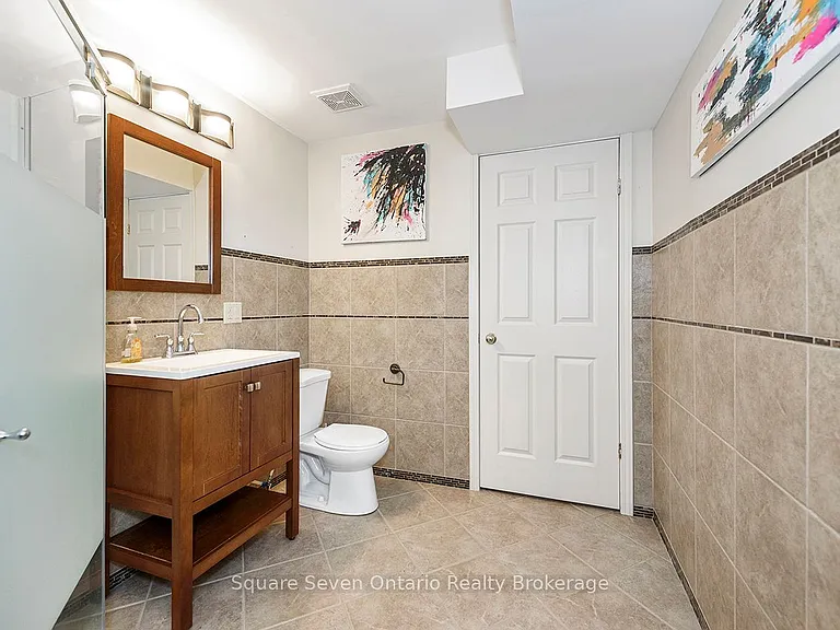635 Commonwealth Cres — Photo 31