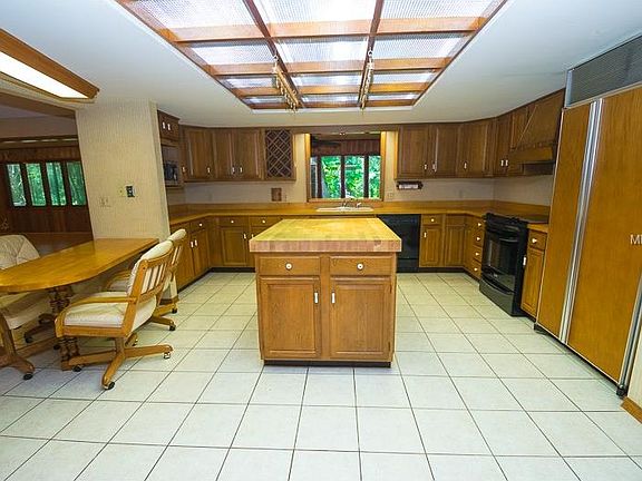 4th image of 25116 Oaks Blvd