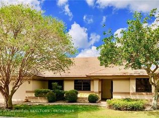 1511 E Oak Knoll Cir, Davie, FL 33324