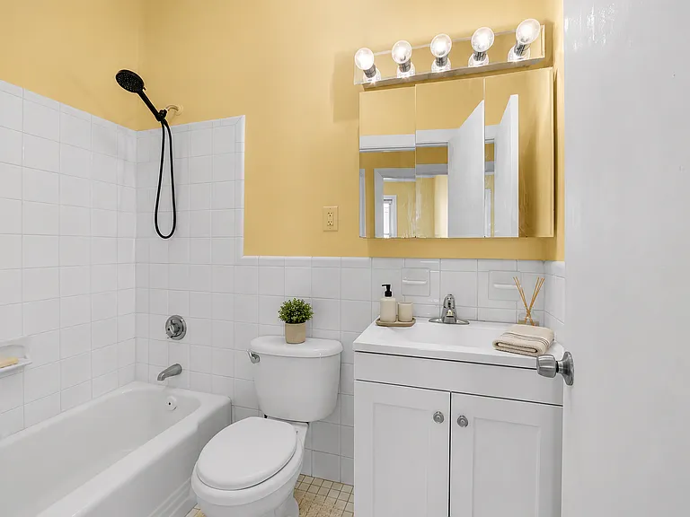 793 Main St #5 — Photo 6