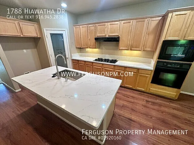 1788 Hiawatha Dr — Photo 6