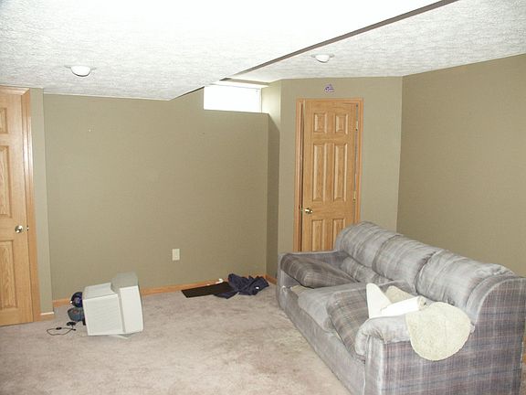5th image of 94 Brooksedge Dr