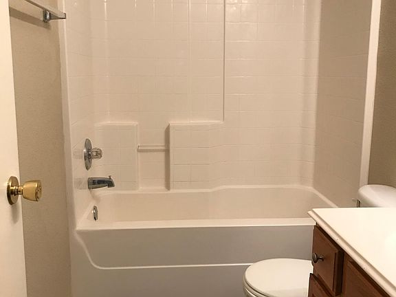 3rd image of 1425 Pine Ln