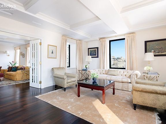3rd image of 15 E 69th St #15A