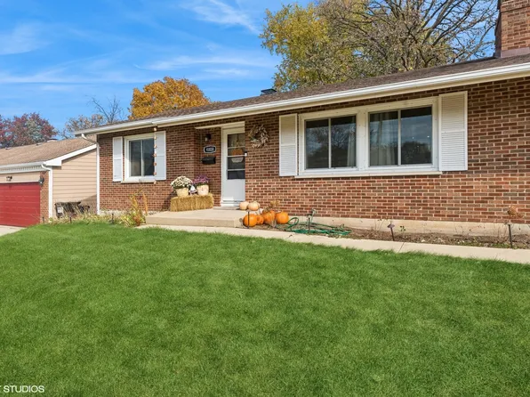 4808 Chesterfield Dr, McHenry, IL 60050