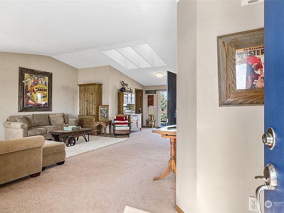 4th image of 391 Wildwind Ln