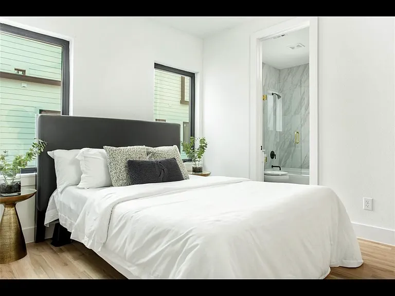 2633 Reagan St #203 — Photo 13