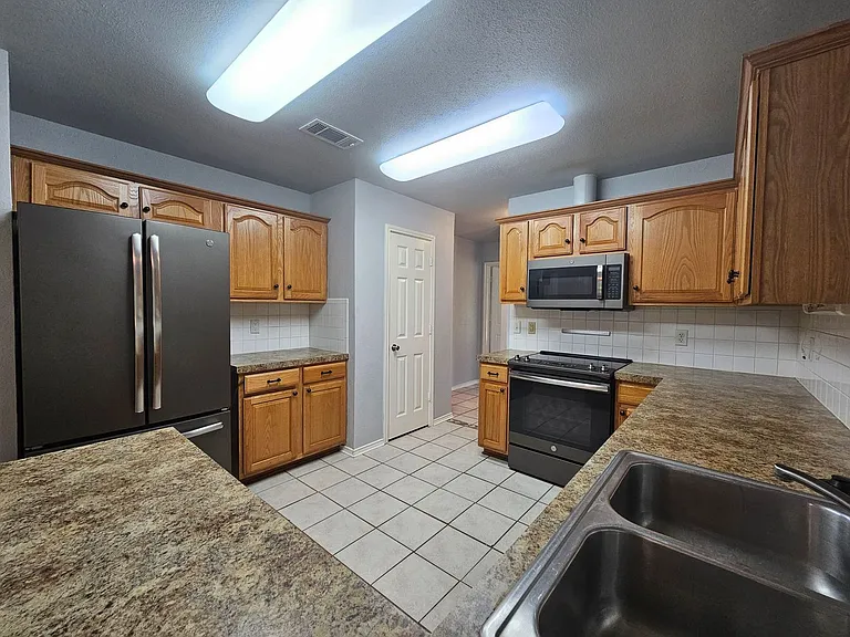 4507 Twin Oaks Cir — Photo 9