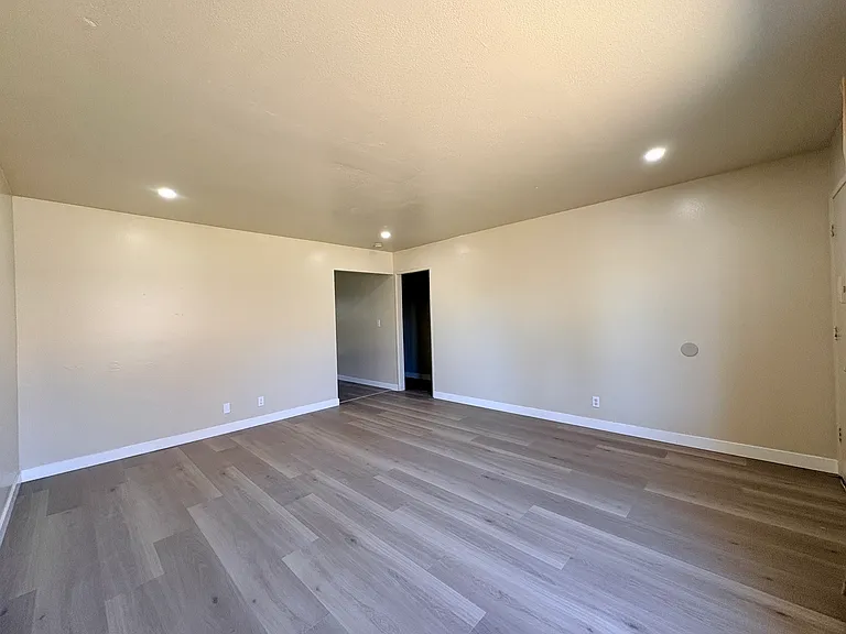 4572 Canoga St #B — Photo 4