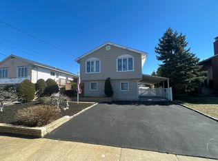 929 S Long Beach Ave, Freeport, NY 11520