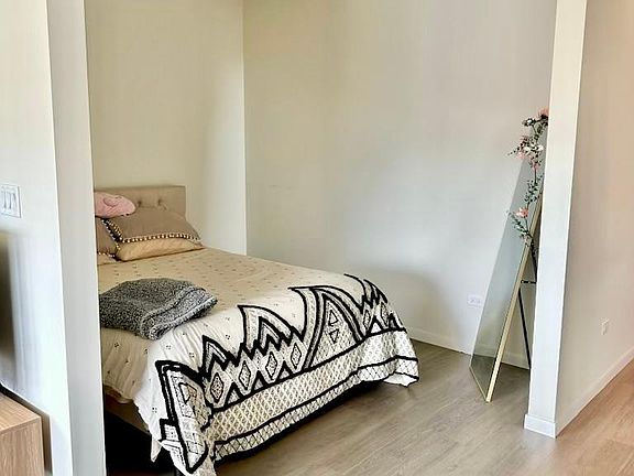 2nd image of 2481 N Milwaukee Ave #470