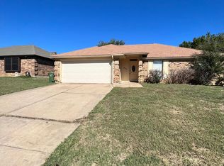 933 Thistle Ridge Ln, Arlington, TX 76017