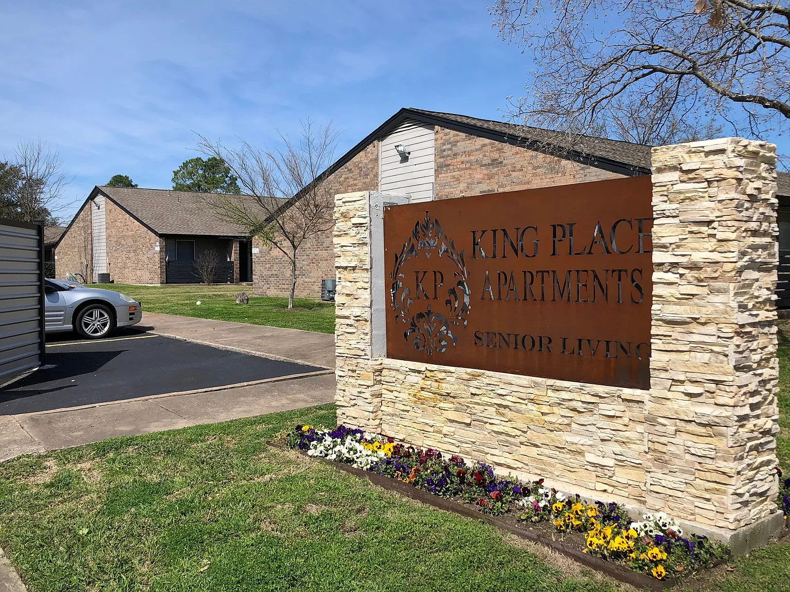 King Place Apartments — Photo 2