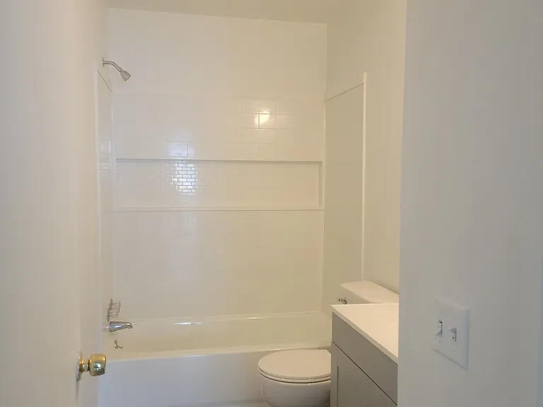922 Boon St — Photo 1
