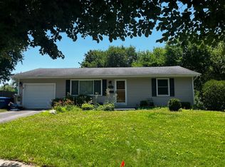 542 S 14th St, St Charles, IL 60174
