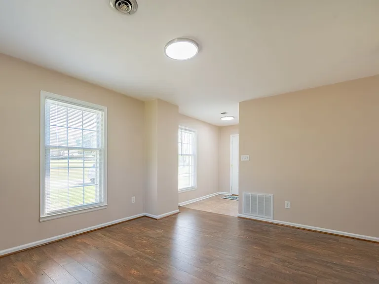 2561 Rutrough Rd — Photo 34