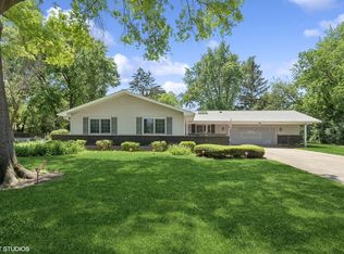 3071 Plum Island Dr, Northbrook, IL 60062